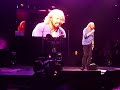 Barry Gibb Sings to His Wife at Chicago's United Center - May 27, 2014
