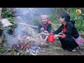 Two sisters built a wooden house and cooked five-color sticky rice to eat with grilled chicken