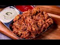 5 Tips to make Layered Crispy Onion Pakoda or Kanda Bajji with Dahi Chatni | Lachedar Pyaj Ke Pakode