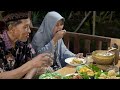 Memetik Lompong di Kebun Bersama Cucu | Masak Tumis Lompong Teri, Telur Ceplok, dan Pisang Berendam