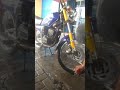 pak satpam... dengan cincin kawinya... motor sabg raja