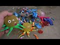 Octopus Family Shredded! Sharks and Wind-Up Water Toys Destroyed! What's Inside Slime Squishy Bath!