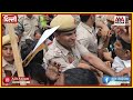 Arvind Kejriwal समर्थकों का Modi सरकार के ख़िलाफ़ तगड़ा प्रदर्शन. पुलिस से हो गई भिड़ंत