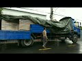 Bác tài nâng gỗ lên xe gặp trời mưa to , tổng hợp video ngắn , phần 37 | @fancongphuongTV39