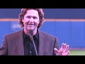 Robin Yount shares funny stories about Milwaukee Brewers Hall of Famer Bob Uecker at statue reveal