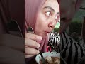 menikmati semangkok bakso bersama tetangga rasa saudara