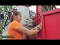 GENIUS GIRL: Control The Crane To Help The Concrete Mixer Truck Move To The Job Site
