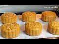 Lotus Paste Double Yolk Mooncake 雙黃白蓮蓉月餅