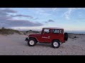 1977 Toyota FJ40 Land Cruiser - 4WD in sand