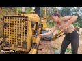 TIMELAPSE: Genius girl maintains bulldozer engines and repairs all types of diesel engines