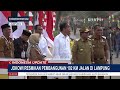 Presiden Jokowi Turun dari Mobil saat Lewati Jalan Rusak di Lampung Selatan