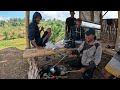 Ya Beginilah Hidup Di Desa. Makan Nasi Liwet Seadanya Di Saung Sawah, Ngopi Ngudud Tertawa Bebas