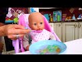 Waktu makan boneka Baby Annabell. Berpura-puralah main masak-masakan. Video untuk anak & boneka bayi