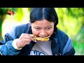 Vegetable Hummingbird Eating - Sesbania Grandiflora Fruit Cooking Curry with Crabs & Chicken Legs