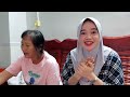 MAMA DAN PAPA MERTUA KAKAKU DI CHINA, SENANG TERIMA HADIAH KECIL DARI SAYA