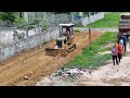 Complete100% Filling Land Construction Bulldozer KOMAT'Su D20A pushing stone Rebuild road, Landfill