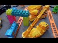 Drama thomas & friends vs mobil polisi, truk dump, excavator, molen mixer, bus tayo, monster, crane