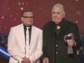 Robin Williams presents an award to Jonathan Winters