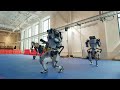 Solitary Man (Neil Diamond),  com Robôs da Boston Dynamics.
