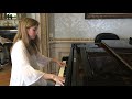 Laura Valkovsky plays Schumann: 