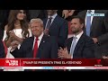 Sale con la oreja vendada: Trump por primera vez en público tras el atentado | Noticias Telemundo