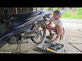 Genius girl - helps farmer - fixes broken motorbike on the road | Lành - Daily life