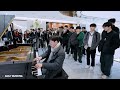 A Famous Pianist Finds Displayed Piano And Surprises People by Suddenly Playing Moonlight So Fast