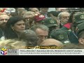 Maduro mostra Constituição e fala em 8 anos de ‘agressão externa e interna’; oposição aponta fraude