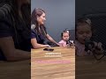 MENINA DE DOIS ANOS ENTREVISTA A MÃE E DESENVOLTURA DERRETE A WEB