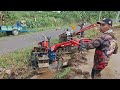 Traktor sawah pindah ke petak terakhir