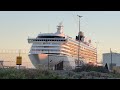 Crystal Serenity enters Outer Harbor