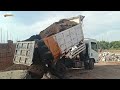 Mobil Dump Truk Jomplang Pasir