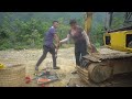 Genius girl: Repair and restore giant KUBOTA excavators in 9 days non-stop