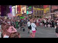 These guys KNOW how to entertain the crowd! A show in Times Square New York [4K]