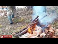 Doğadaki insan Tatar Ramazan Kar üstünde ateş yakmayı gösteriyor. ''1000. video Tatar Ramazan özel''