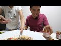 I Tried the CHEAPEST Meal in Asia’s Most Expensive Country | Singapore Cheap Eats